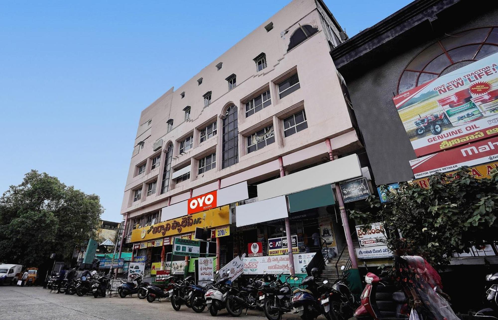 OYO 84911 Sai Krishna Paradise Vijayawada Bagian luar foto
