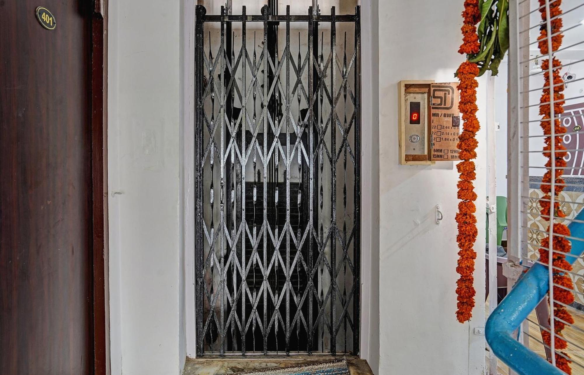 OYO 84911 Sai Krishna Paradise Vijayawada Bagian luar foto