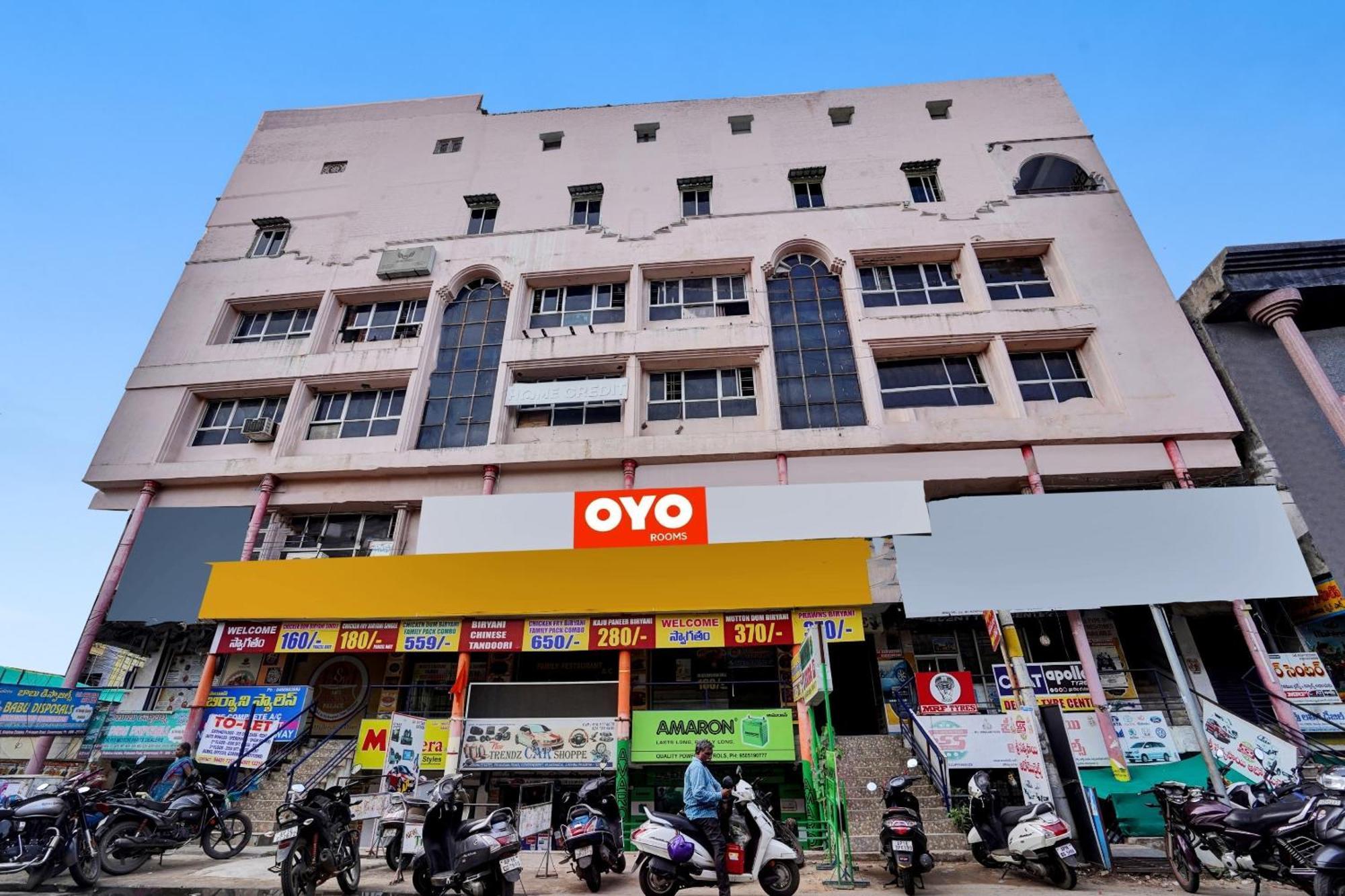 OYO 84911 Sai Krishna Paradise Vijayawada Bagian luar foto