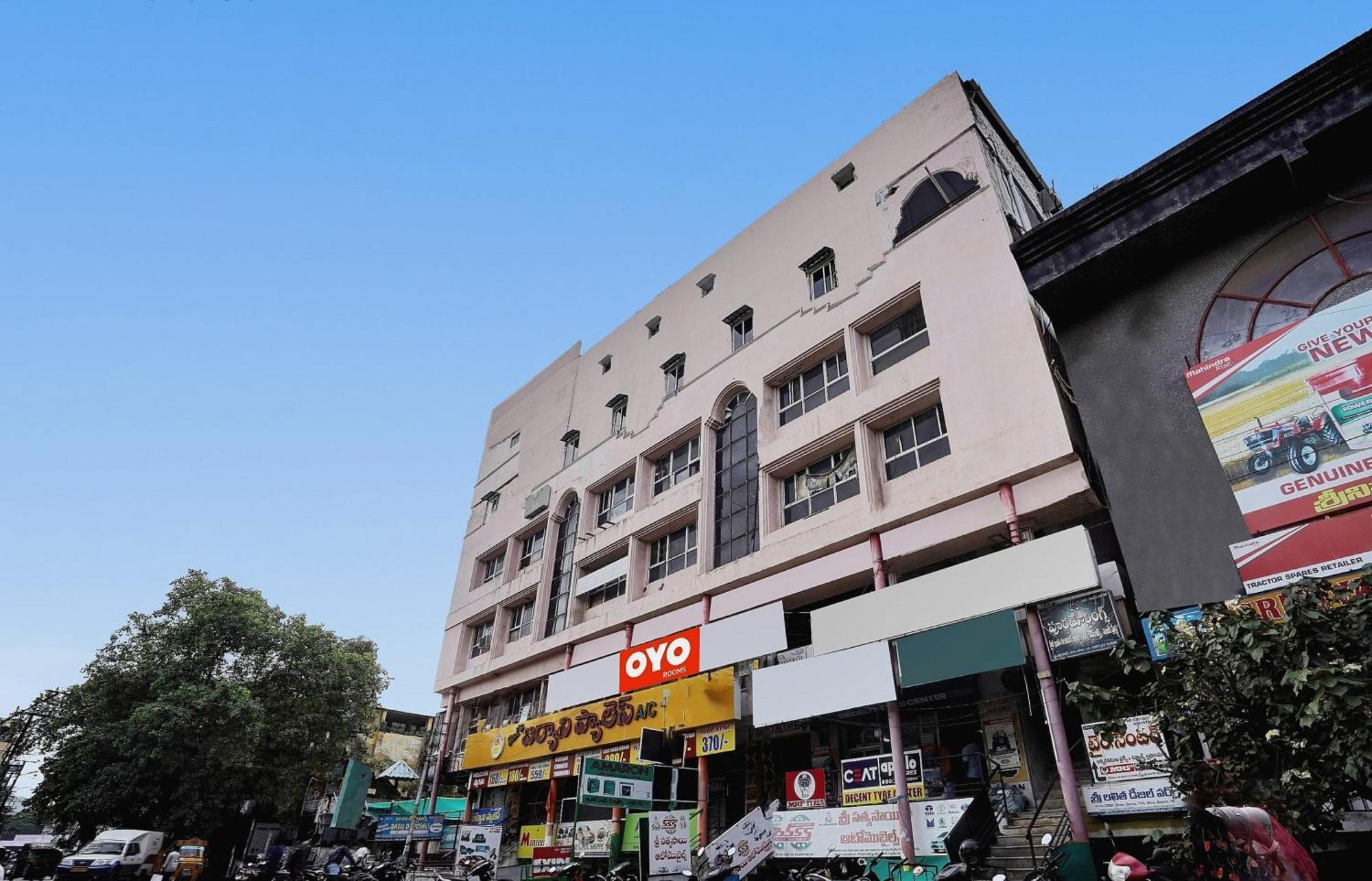 OYO 84911 Sai Krishna Paradise Vijayawada Bagian luar foto